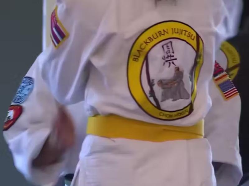 Menina de 13 anos evita o próprio sequestro com golpes de jiu-jitsu